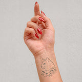 Katze mit Blumen Tattoo