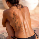 Fließende Wildblumen Fineline Tattoo