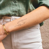 Haltende Hände Tattoo