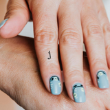 j - Kleinbuchstabe Tattoo