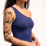 Kraftvolle Blüten Tattoo Sleeve